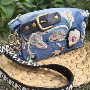 Pochette flor bordada